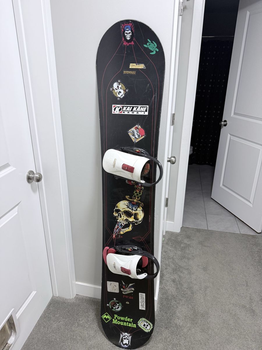 Snowboard boots and 3 helmets