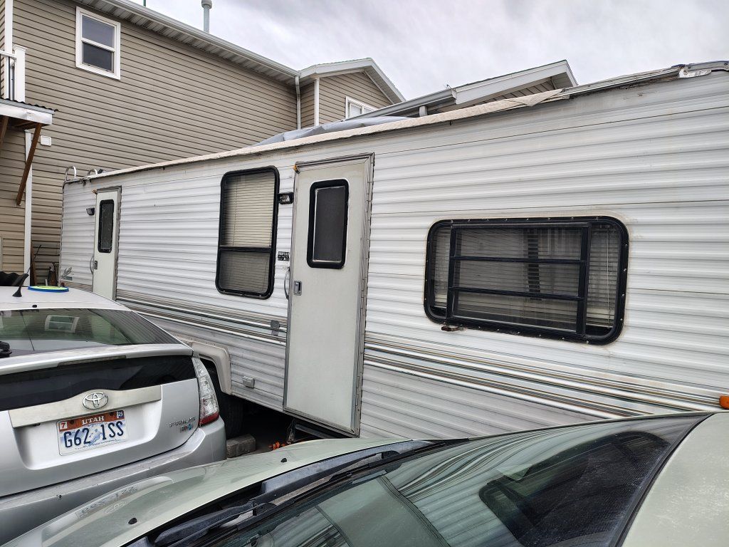 1992 Skyline 27 ft trailer