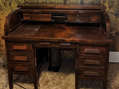 Rolltop desk and chair
