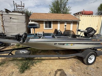 1990 Ray Craft V-159 Fishing Boat – Johnson GT100 – Great Fishing Rig!