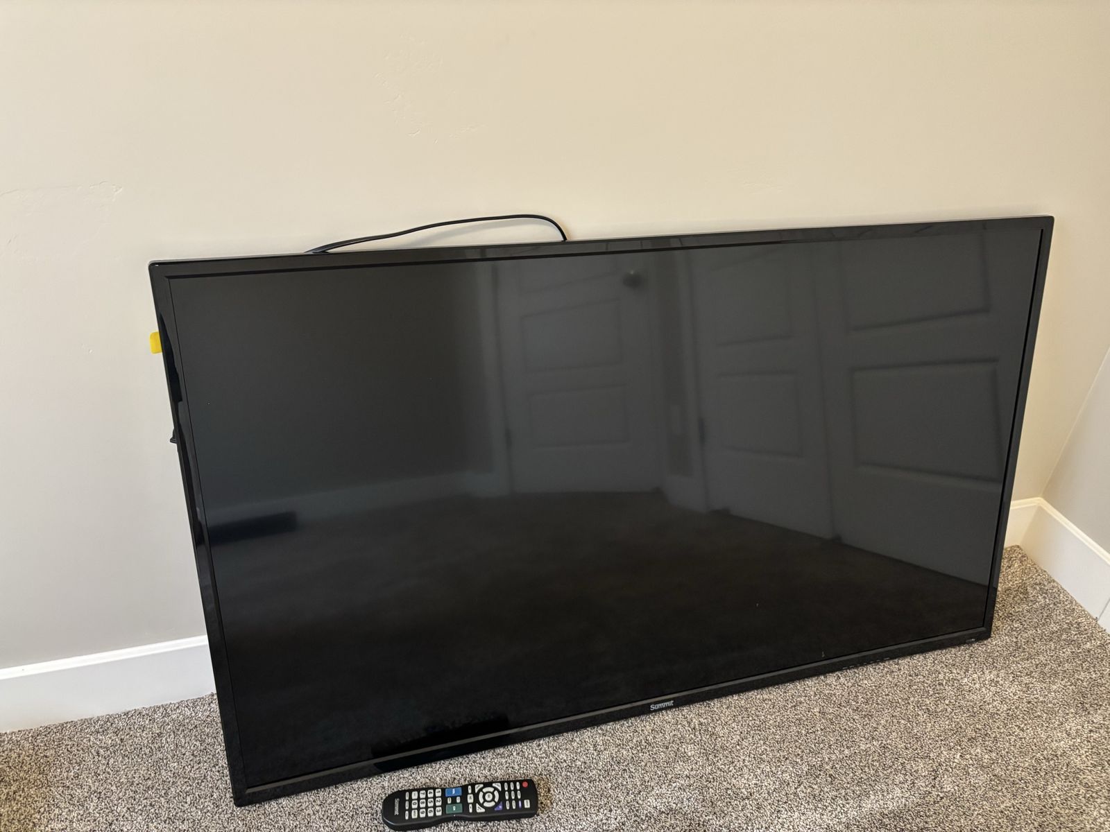 Summit 33” TV