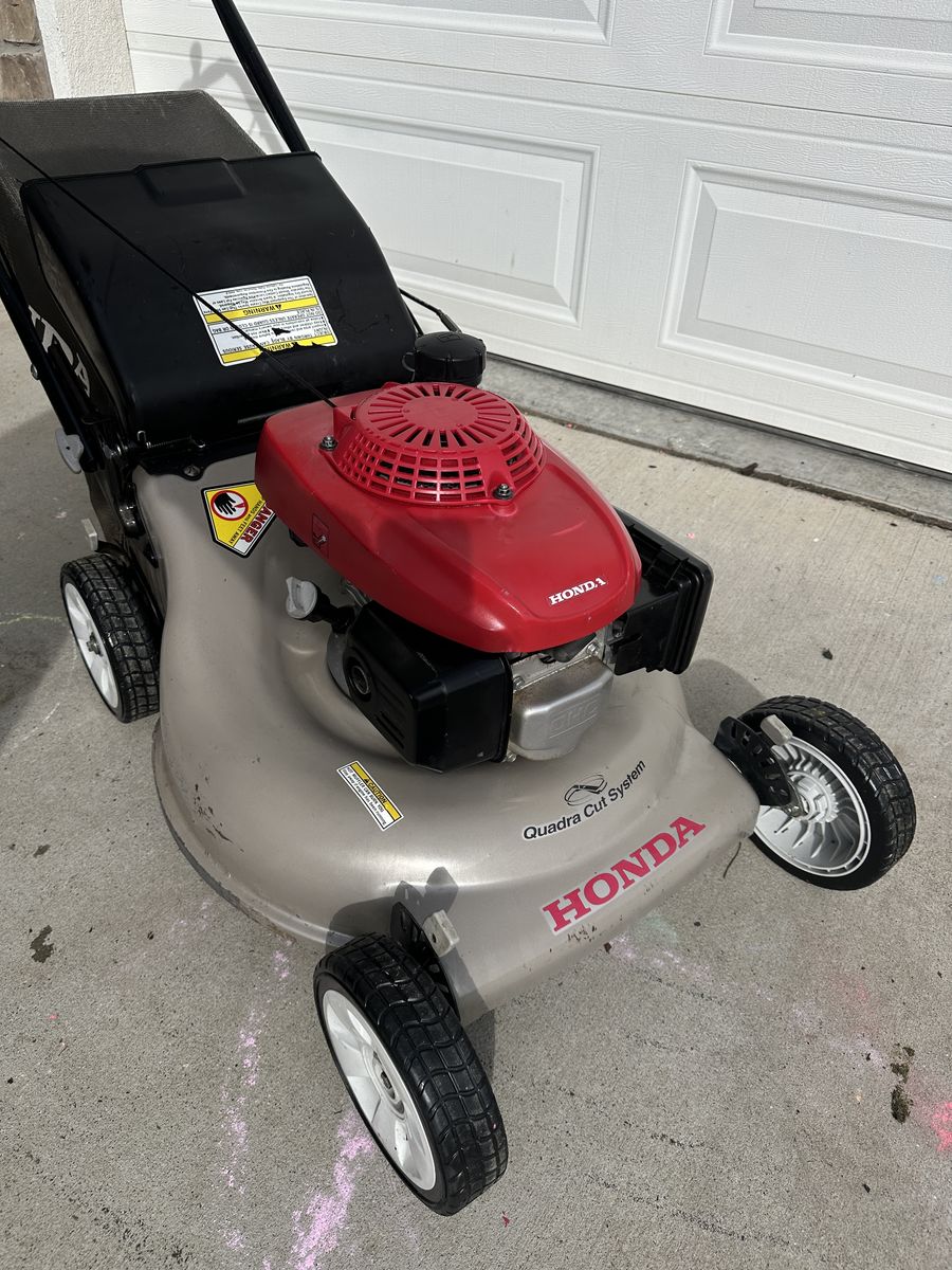 Honda HRR216 Self Propelled Lawn Mower