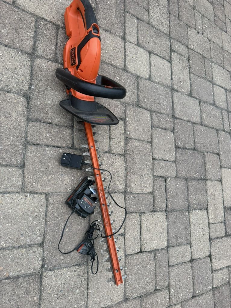Black+decker cordless hedge trimmer