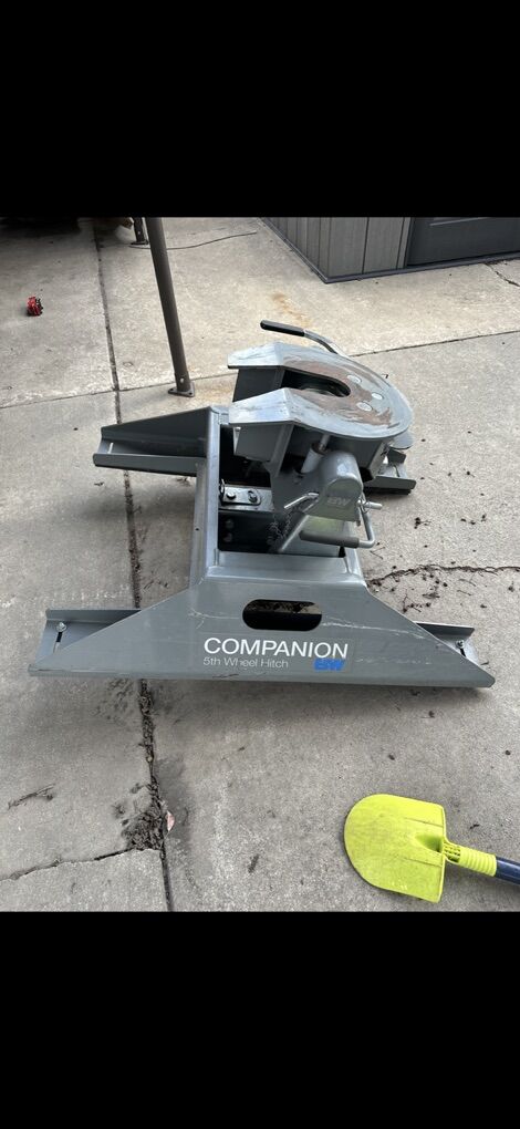 B&W Companion 5th Wheel Hitch