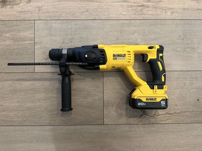 Dewalt Rotary Hammer Drill with 5.0 Battery