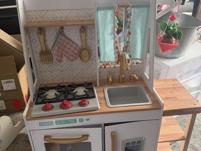 Toy kitchen