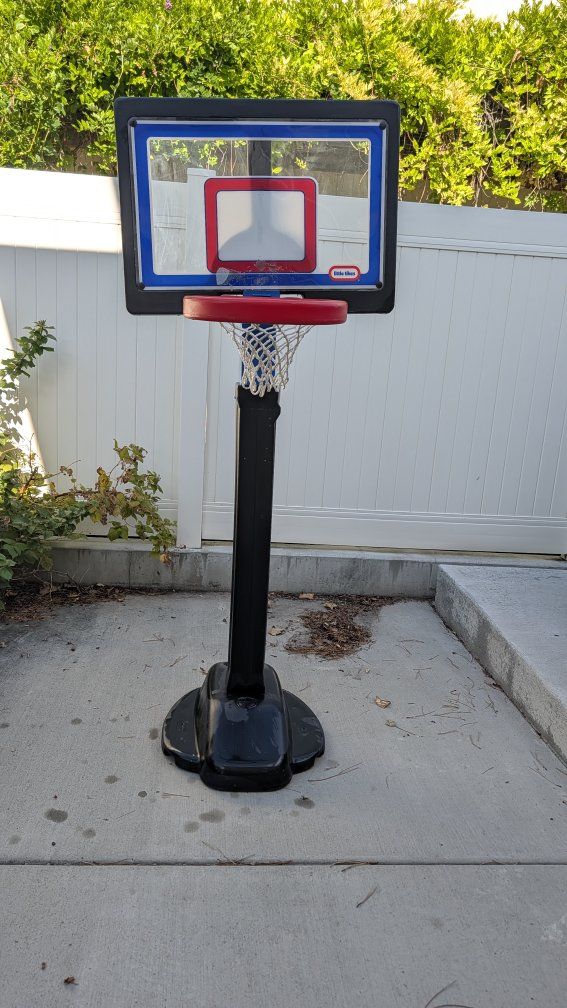 Little Tikes Adjustable Youth Portable Basketball Hoop System