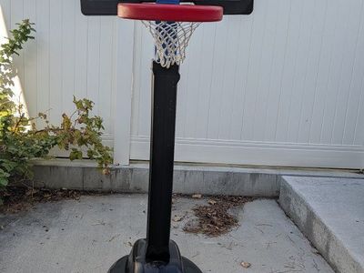 Little Tikes Adjustable Youth Portable Basketball Hoop System
