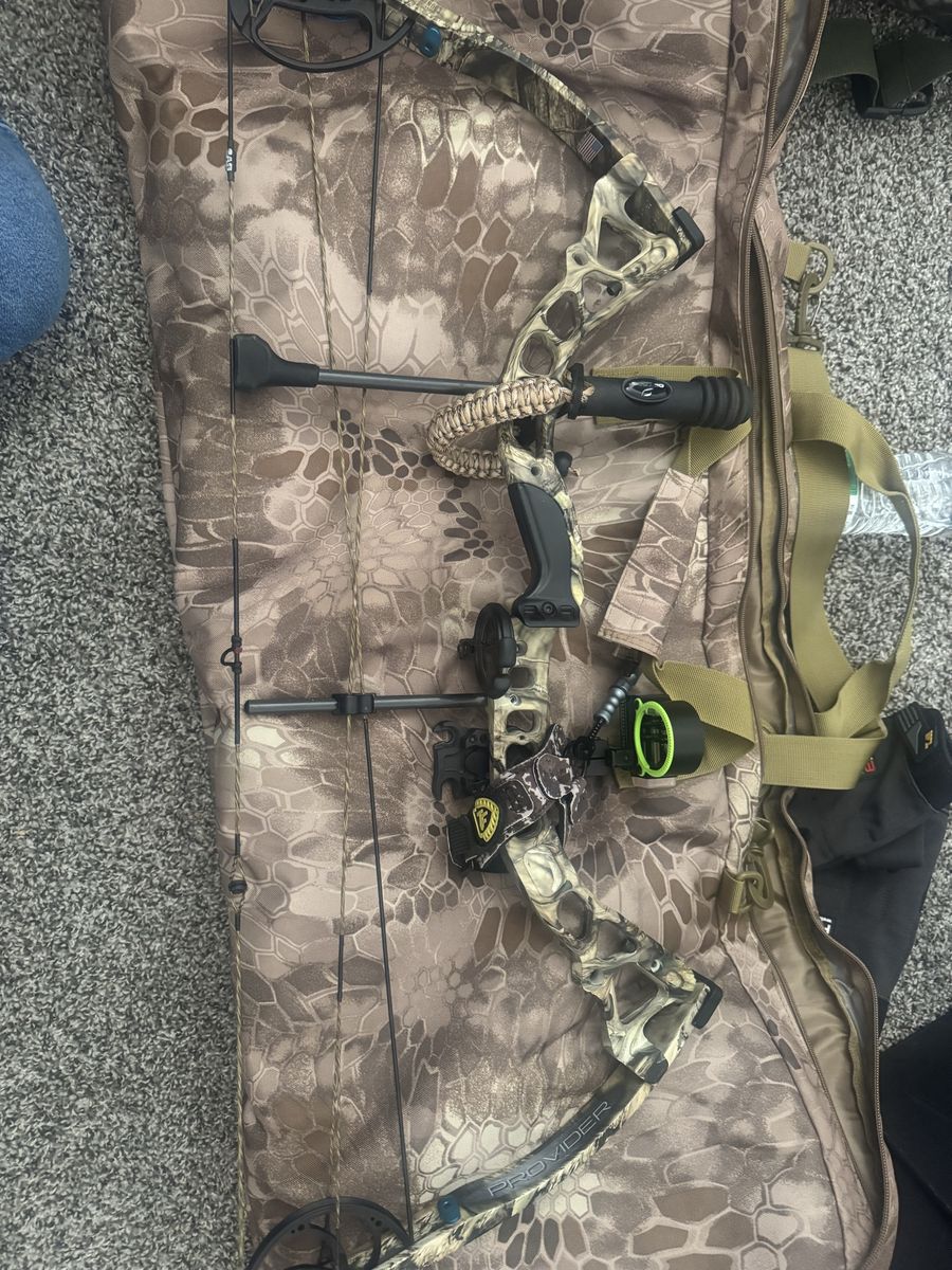 HUNTING BOW READY TO SHOOT