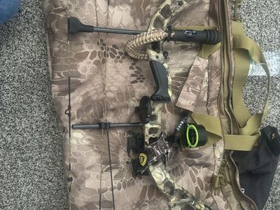 HUNTING BOW READY TO SHOOT