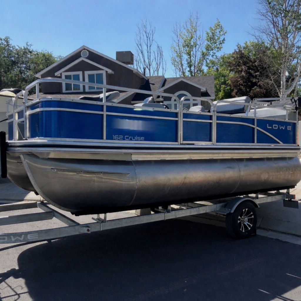 2023 Lowe Pontoon Boat w/ upgraded electronics