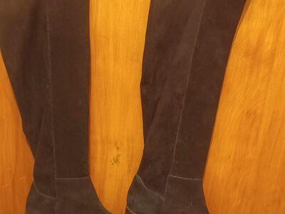 BLACK SUEDE RIDING BOOTS!