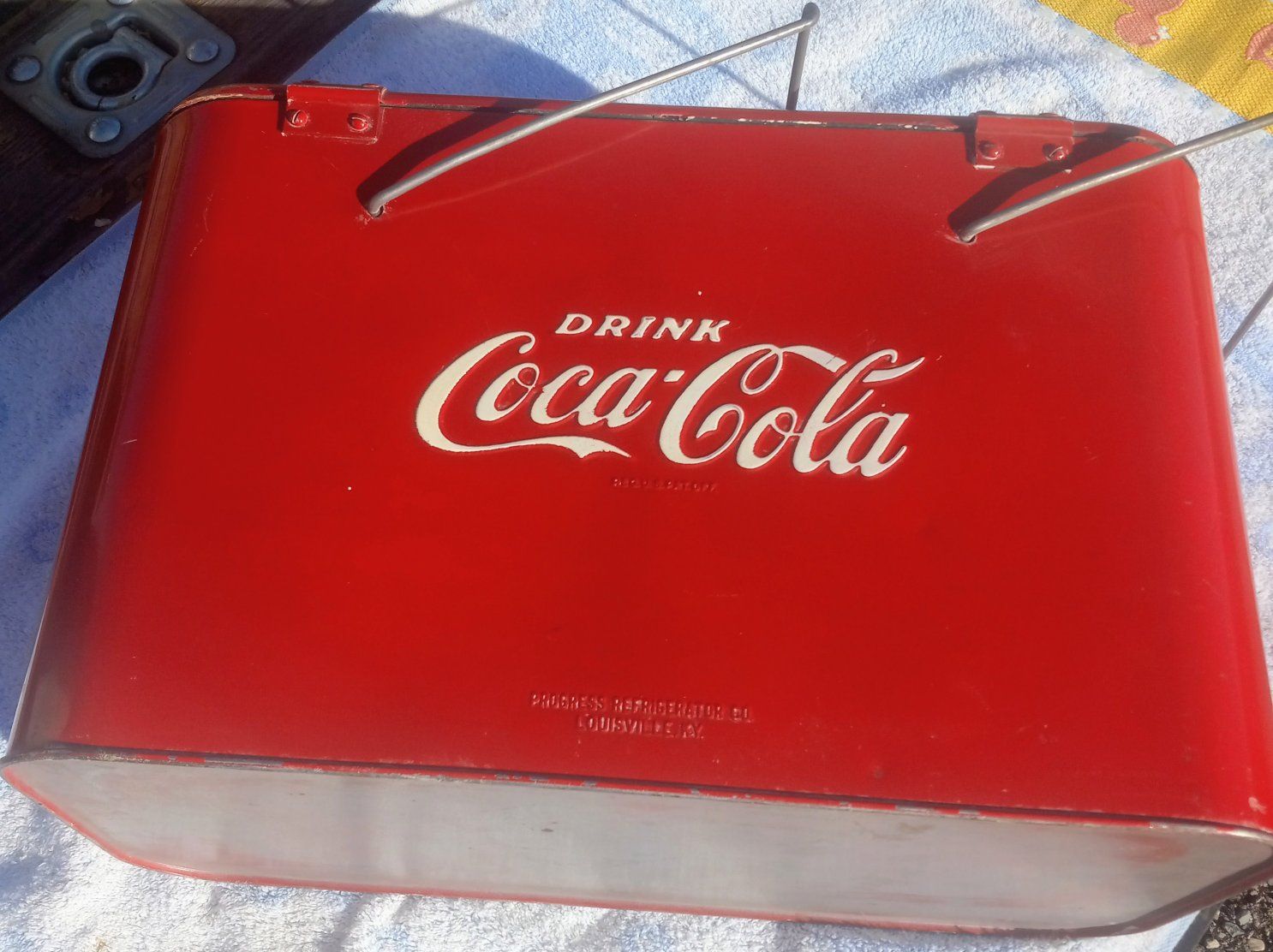 Coca-Cola picnic cooler with an AM/FM radio