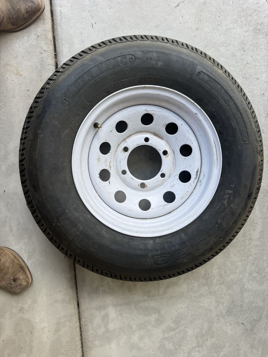 Super Trail ST225/75D15 Trailer Tire with White Steel Rim
