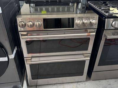 Customer return GE Café 6.7 cu. ft. Electric Slide-In Double Oven Range featuring Convection