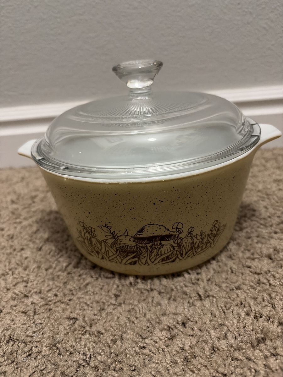 Vintage Pyrex Woodland 473-B 1-Quart Casserole Dish with Lid Mushroom Pattern