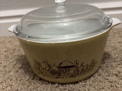 Vintage Pyrex Woodland 473-B 1-Quart Casserole Dish with Lid Mushroom Pattern