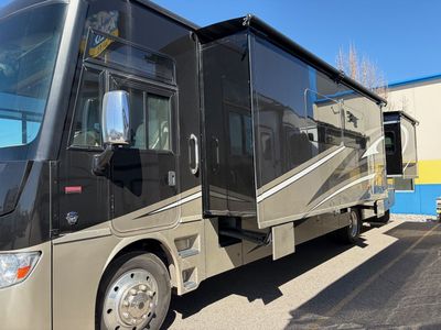 2014 Winnebago ADVENTURER 38Q