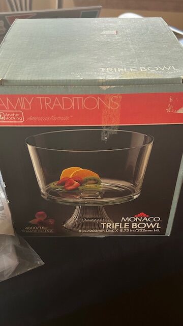 Pristine Anchor Hocking Monaco Glass Trifle Bowl with original box