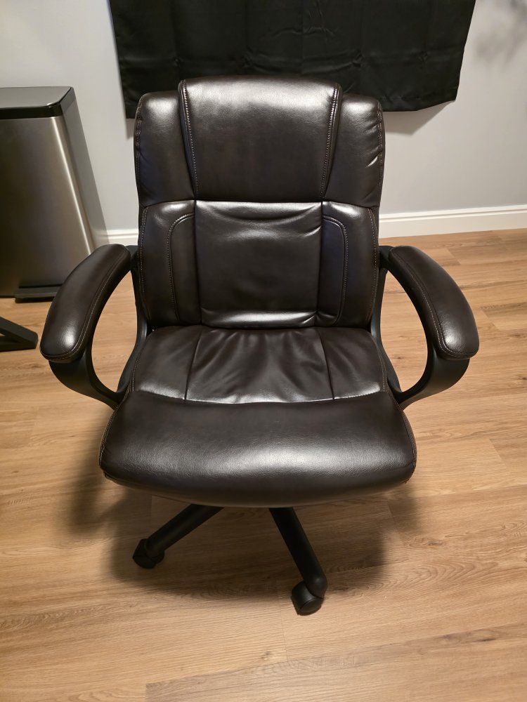 Black Leather Office/Desk/Gaming Chair - Executive Style, Swivel & Adjustable
