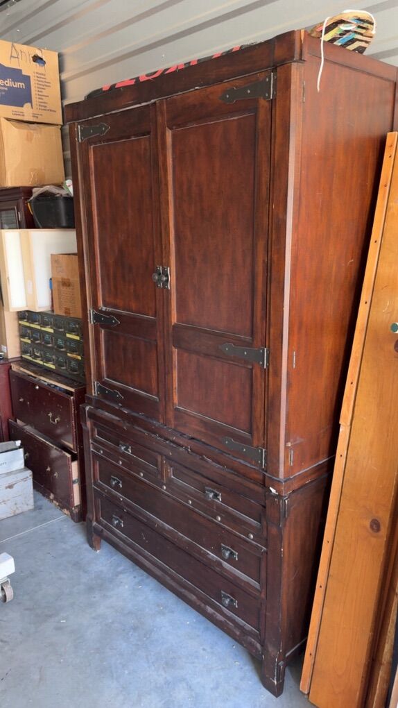 Armoire/TV Cabinet.