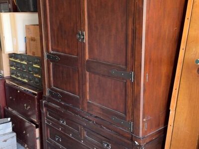 Armoire/TV Cabinet.