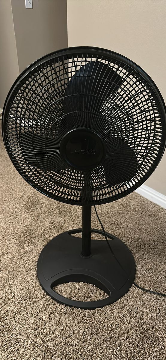 Lasko Black Pedestal Standing Fan Used Good Condition