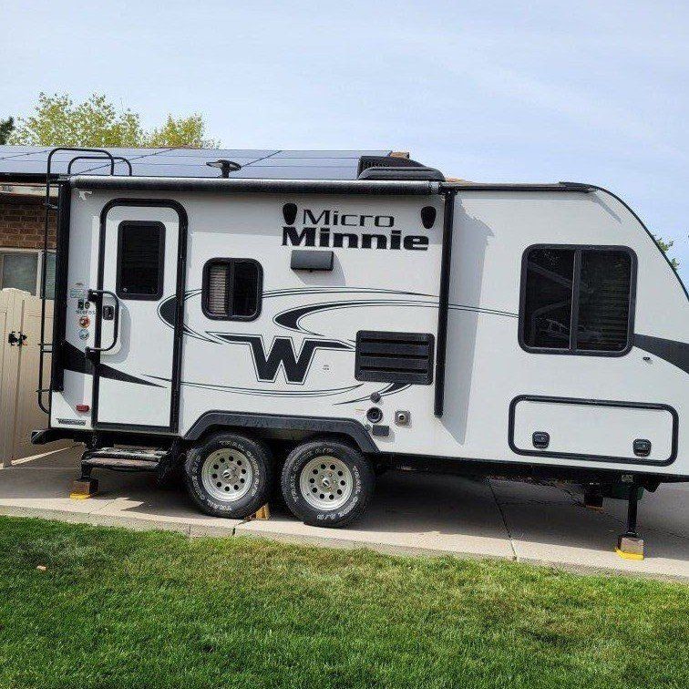 2018 Winnebago Micro Minnie 1808 FBS Camp Trailer
