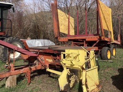 New Holland Stackliner Bale Wagon 1032