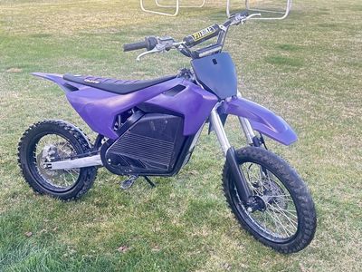 2025 Mototec 72V 5000W Electric Dirt Bike – Extras Included