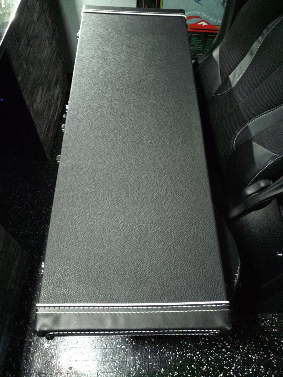 Main image 3