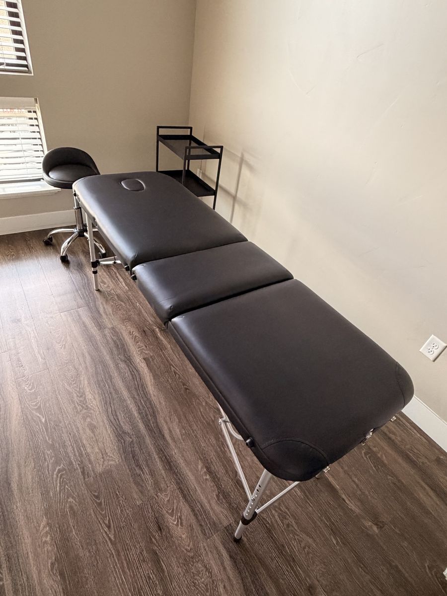 Portable Folding Massage Table with Adjustable Height, lash bed