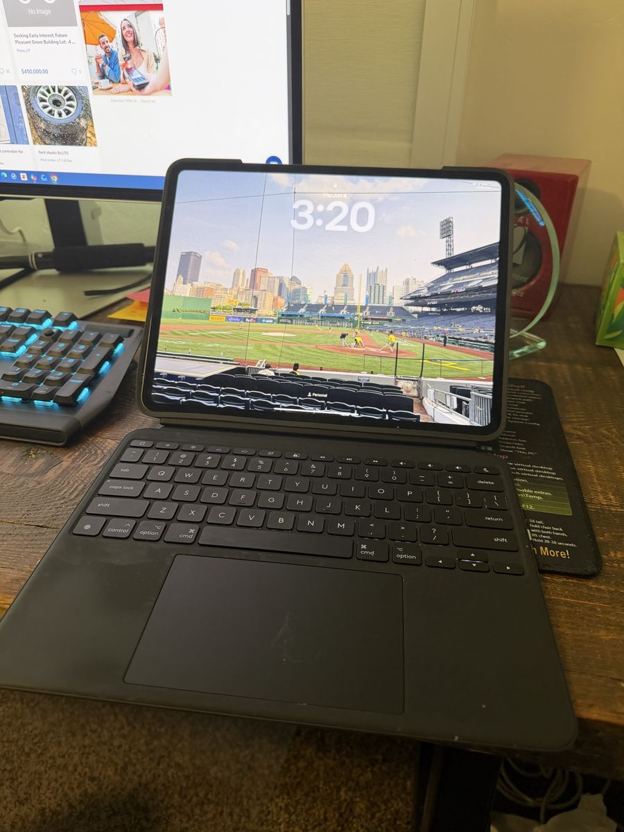 Apple iPad Pro 13’ M4 with Logitech Keyboard and Apple Pencil Pro