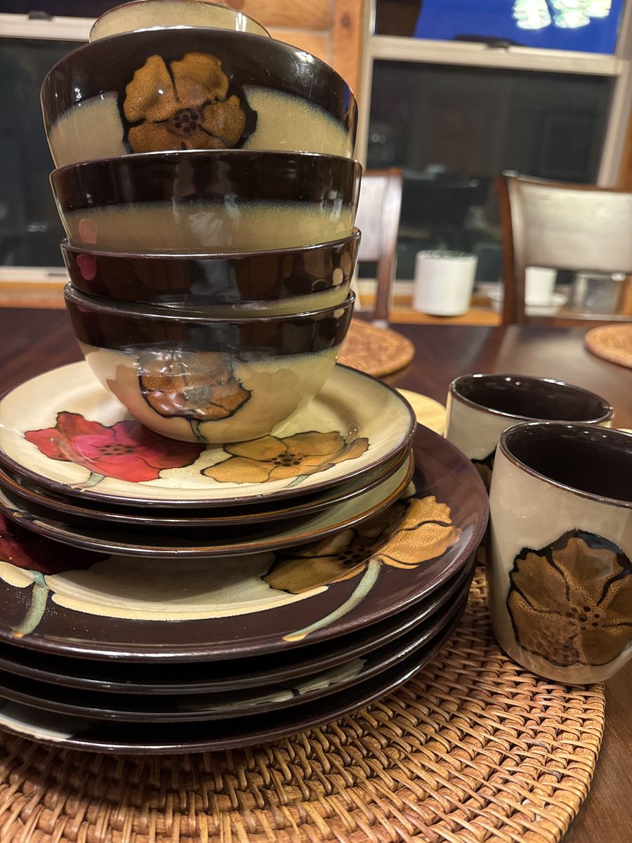 Pfaltzgraff “painted poppy” tableware