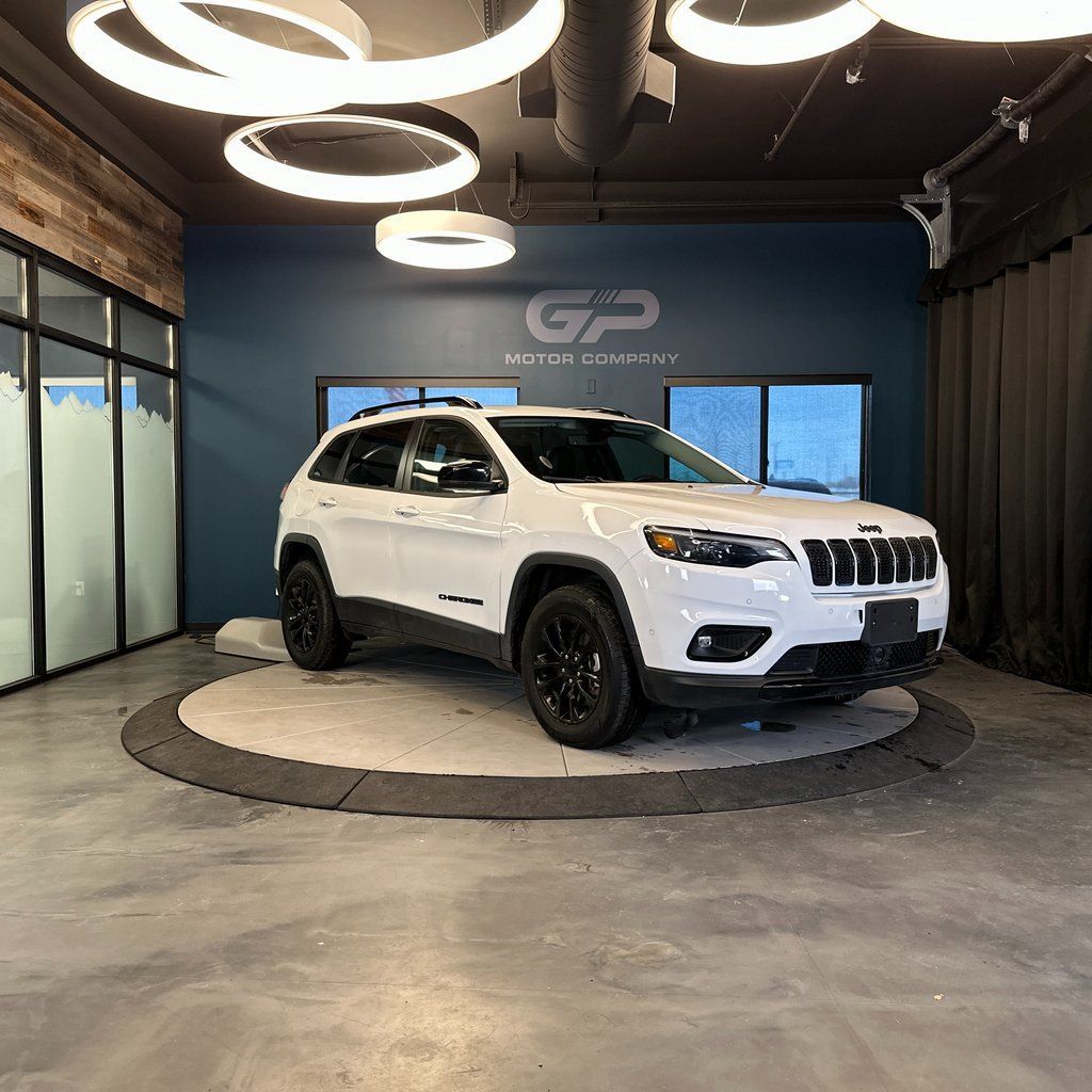 2023 Jeep Cherokee Altitude Lux — rebuilt & branded title, 30% below market