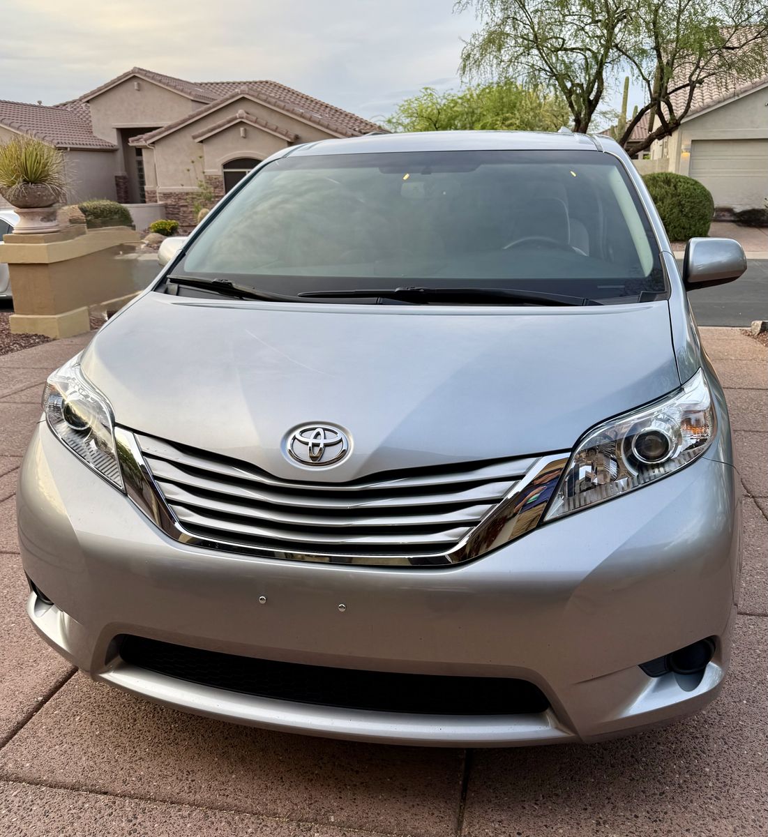 2017 Toyota Sienna LE 8-Passenger
