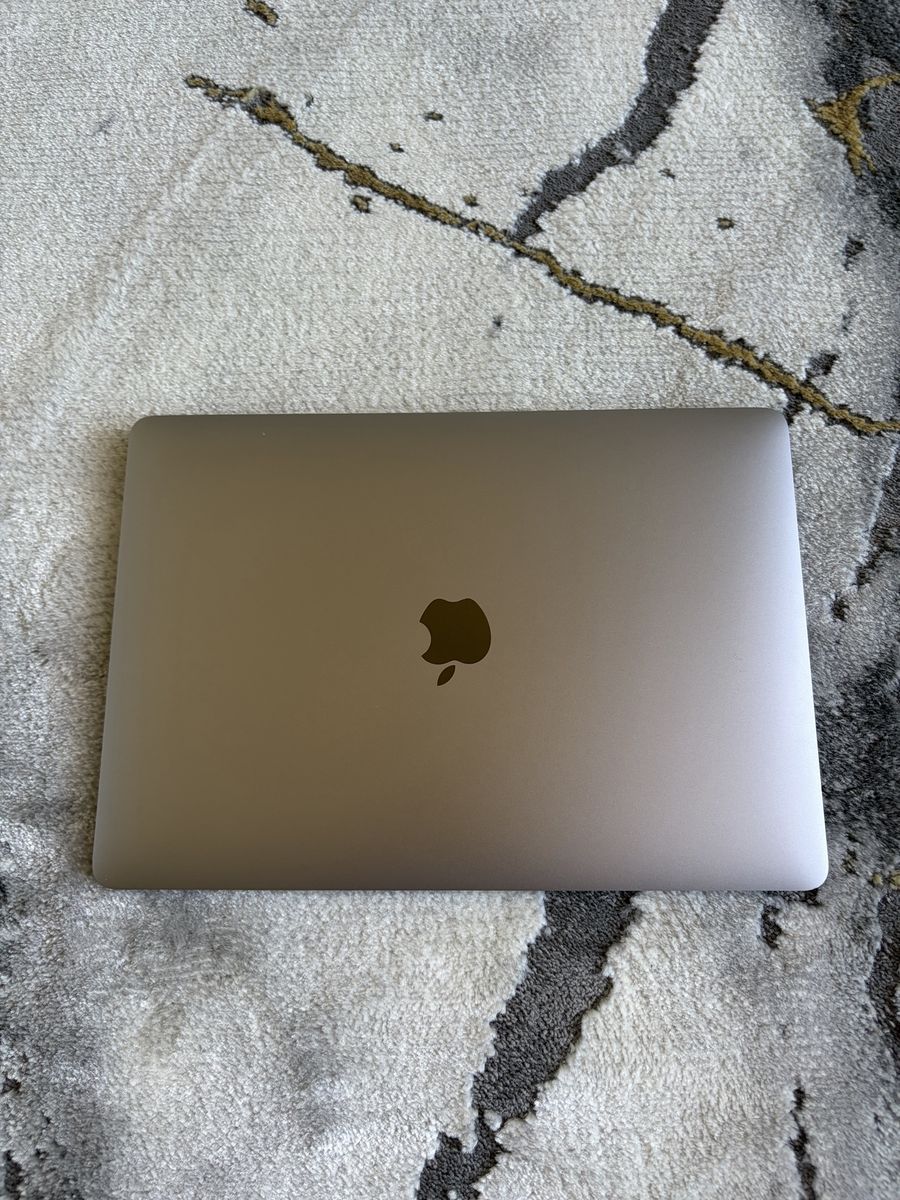 2019 MacBook Air 13” – i5, 8GB RAM, 128GB SSD – Original Box & Charger