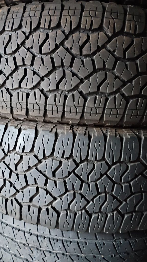 * Nice Set of 275/55R20 Truck Tires *
