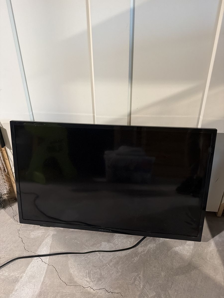 32" Insignia Smart HD Fire TV (Model NS-32F201NA23)