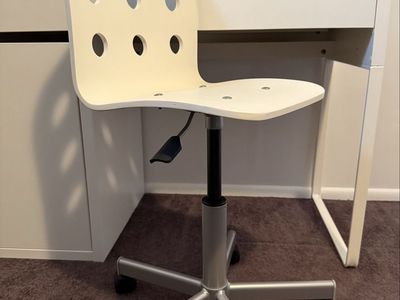 IKEA MICKE Desk and Chair