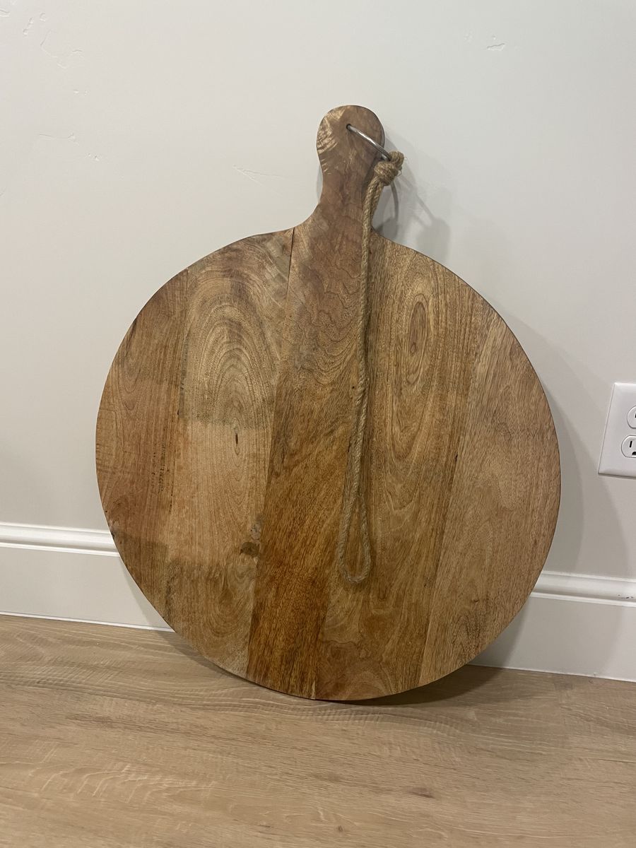 Wood charcuterie/pizza board and decor
