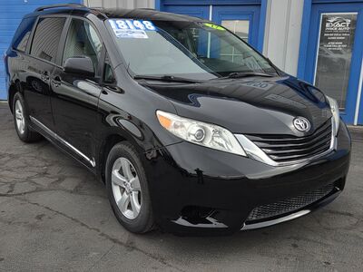 2017 Toyota Sienna LE 8-Passenger