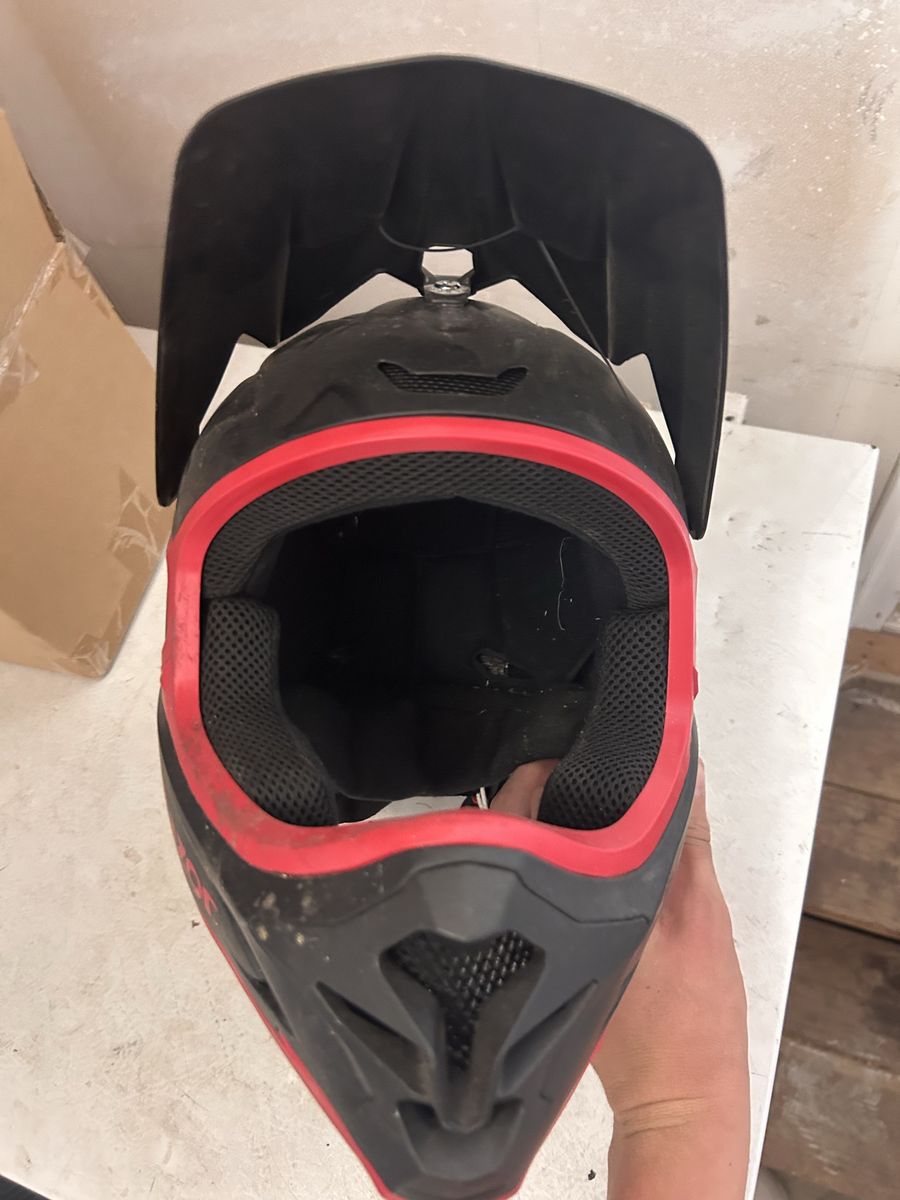 Razor Black Label Full Face Youth Helmet - Black and Red MISSING SCREW PICK UP ONLY CASH ONLY