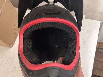 Razor Black Label Full Face Youth Helmet - Black and Red MISSING SCREW PICK UP ONLY CASH ONLY