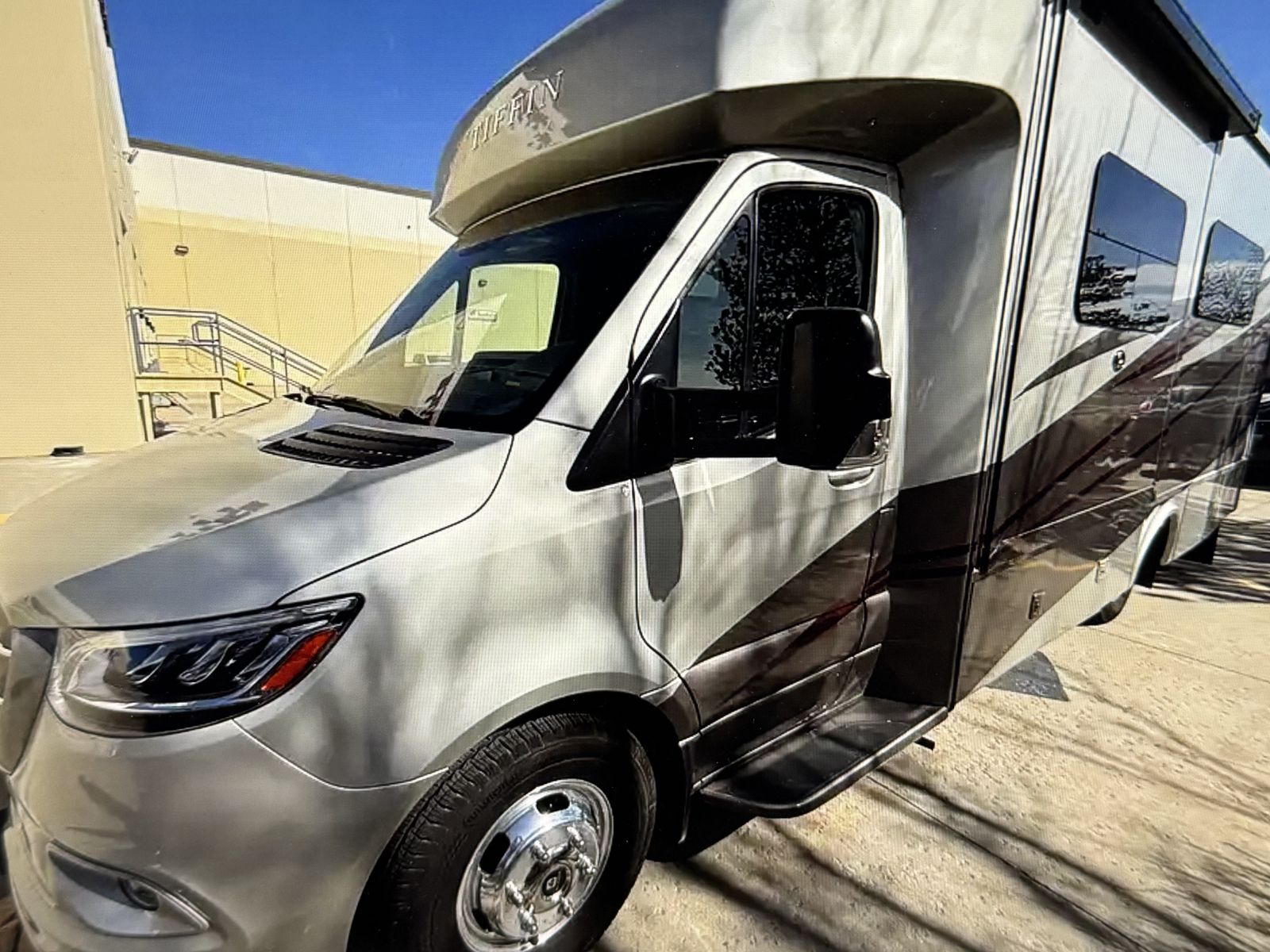 Tiffin Wayfarer JW25 - 2023 Custom Motorhome