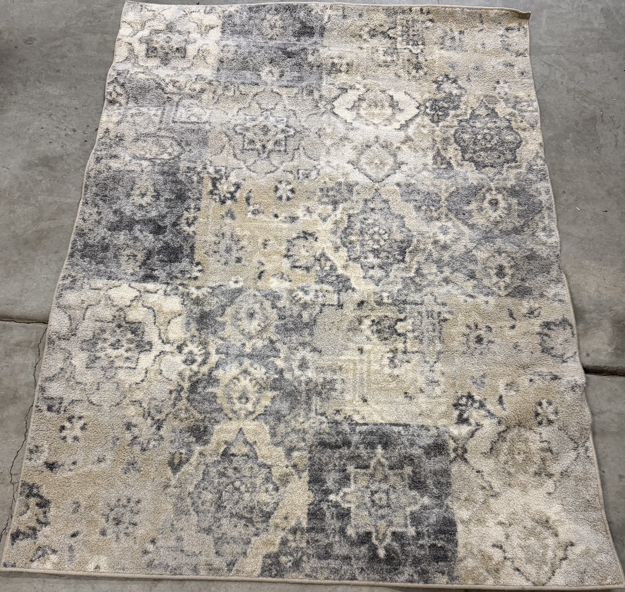 7' x 5' Area Rug