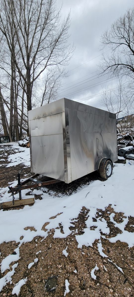 Enclosed trailer