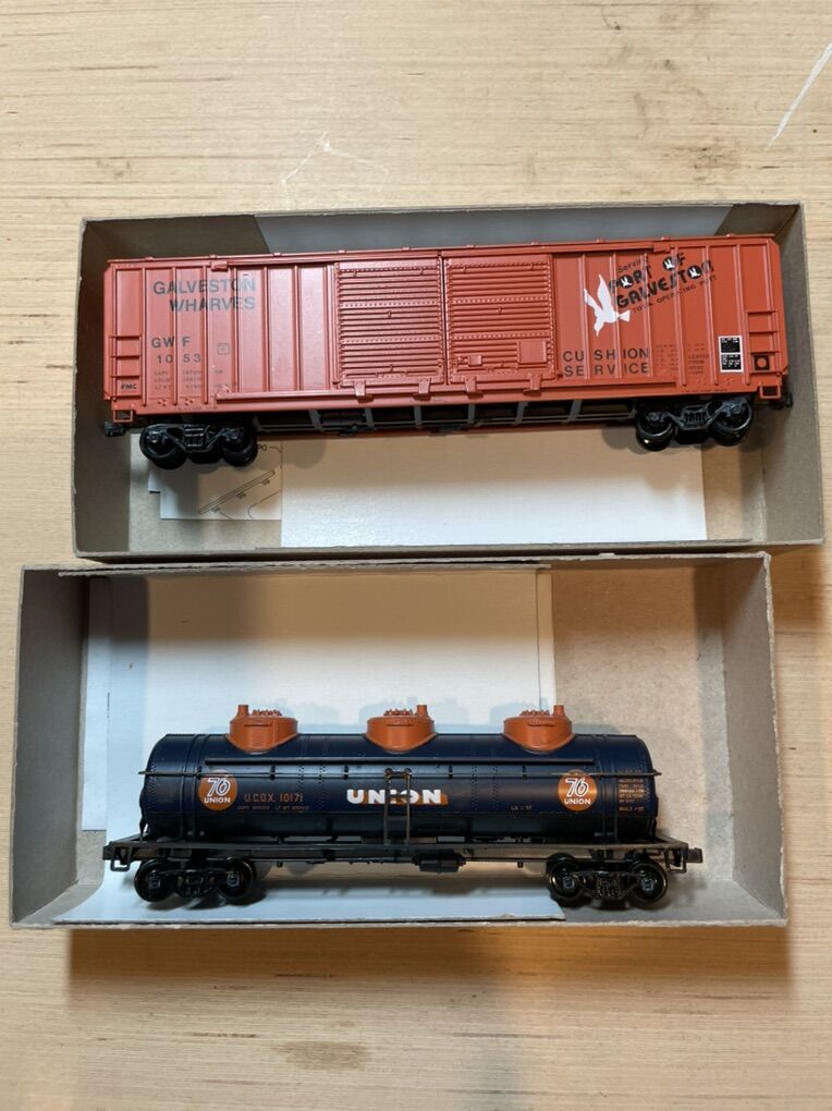 Lot If 2 Athearn Blue Box HO Scale Freight Cars