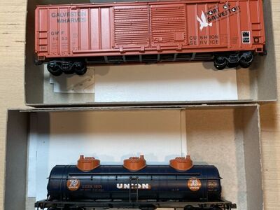 Lot If 2 Athearn Blue Box HO Scale Freight Cars