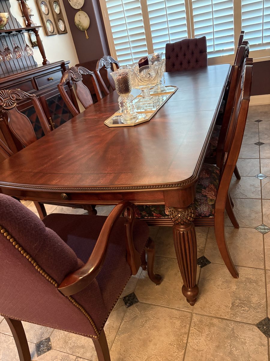 Beautiful Large Mahogany  Dinning Table